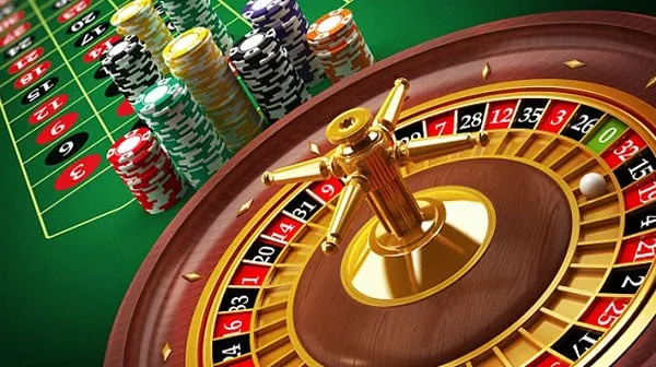 Online poker table with cards and chips, emphasizing strategy
